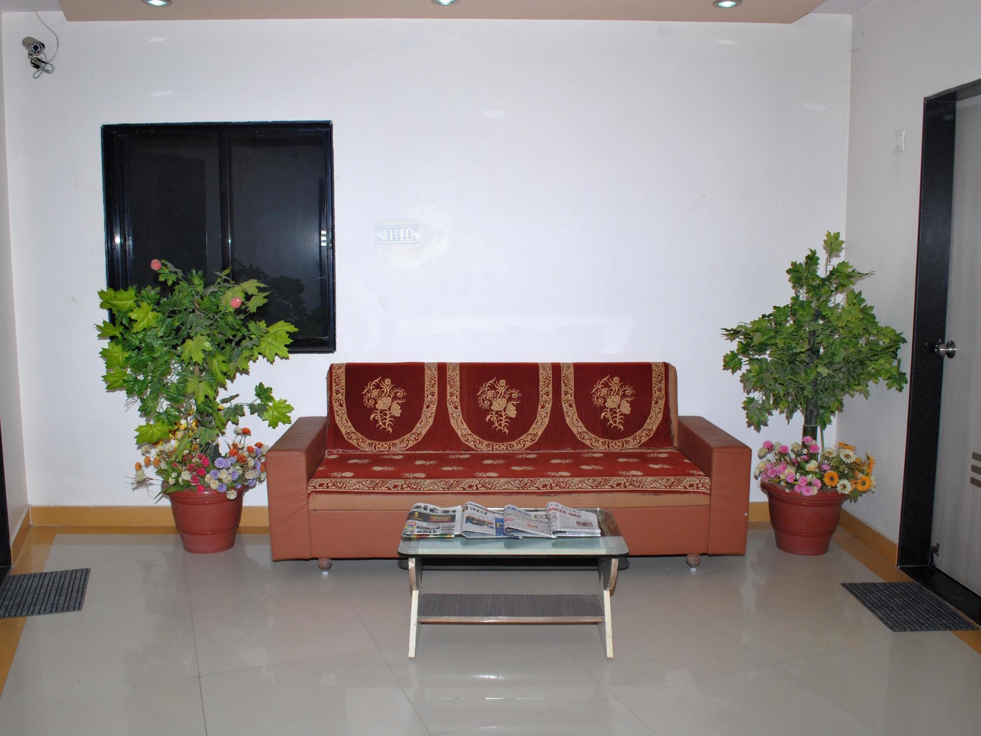 Oyo 14943 Shubh Suvidha Hotel Somnāth Buitenkant foto
