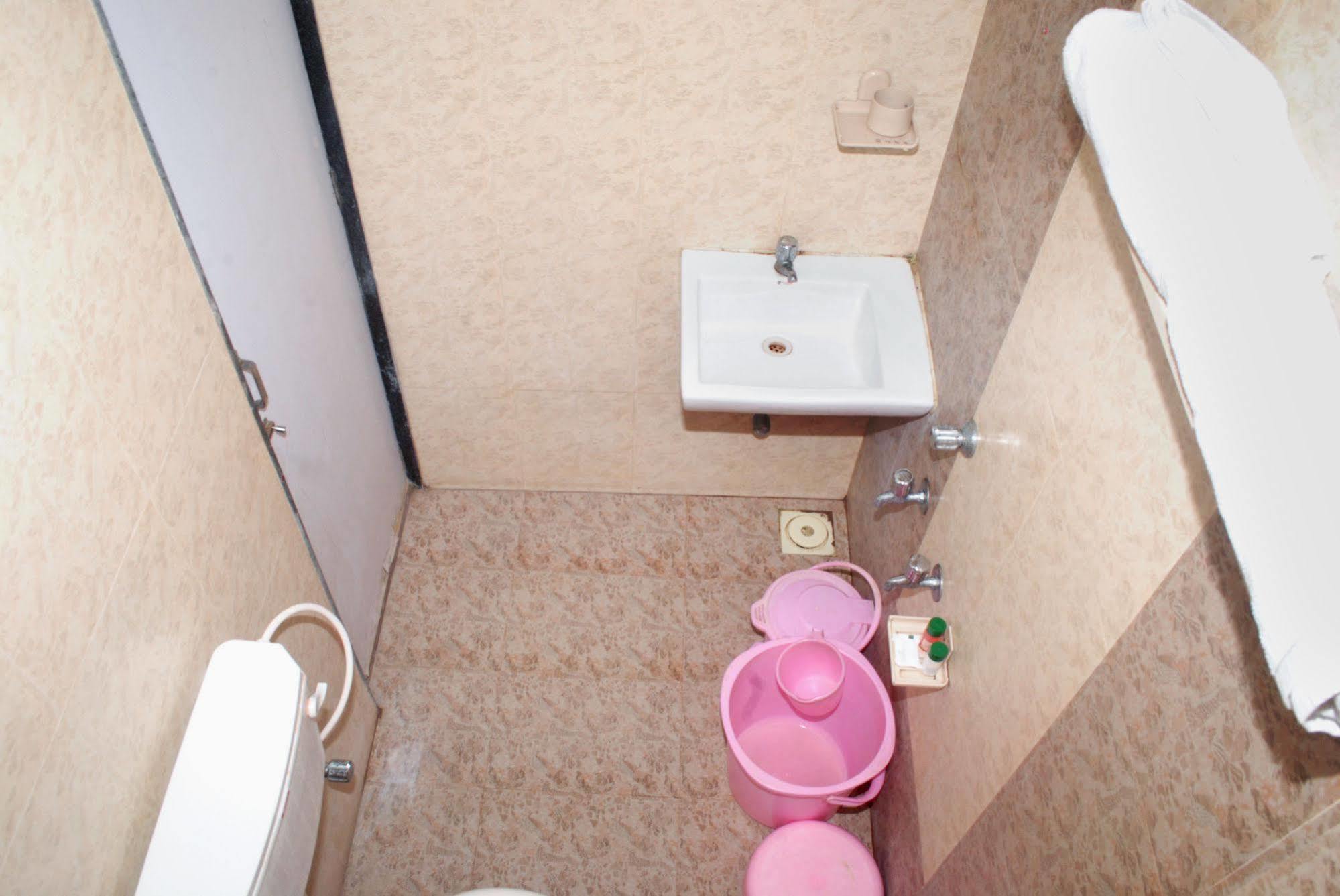 Oyo 14943 Shubh Suvidha Hotel Somnāth Buitenkant foto