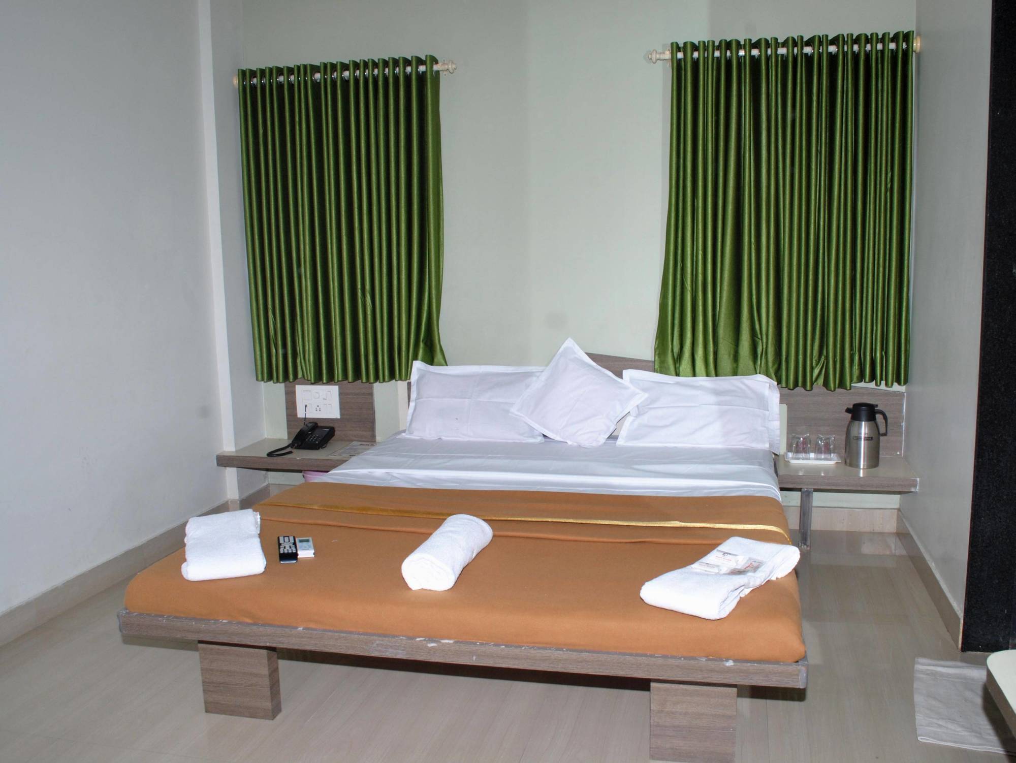 Oyo 14943 Shubh Suvidha Hotel Somnāth Buitenkant foto