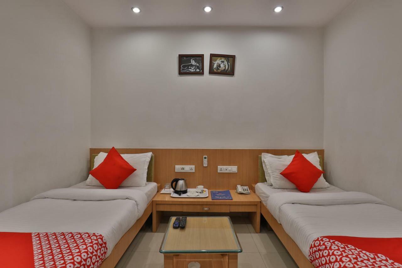 Oyo 14943 Shubh Suvidha Hotel Somnāth Buitenkant foto