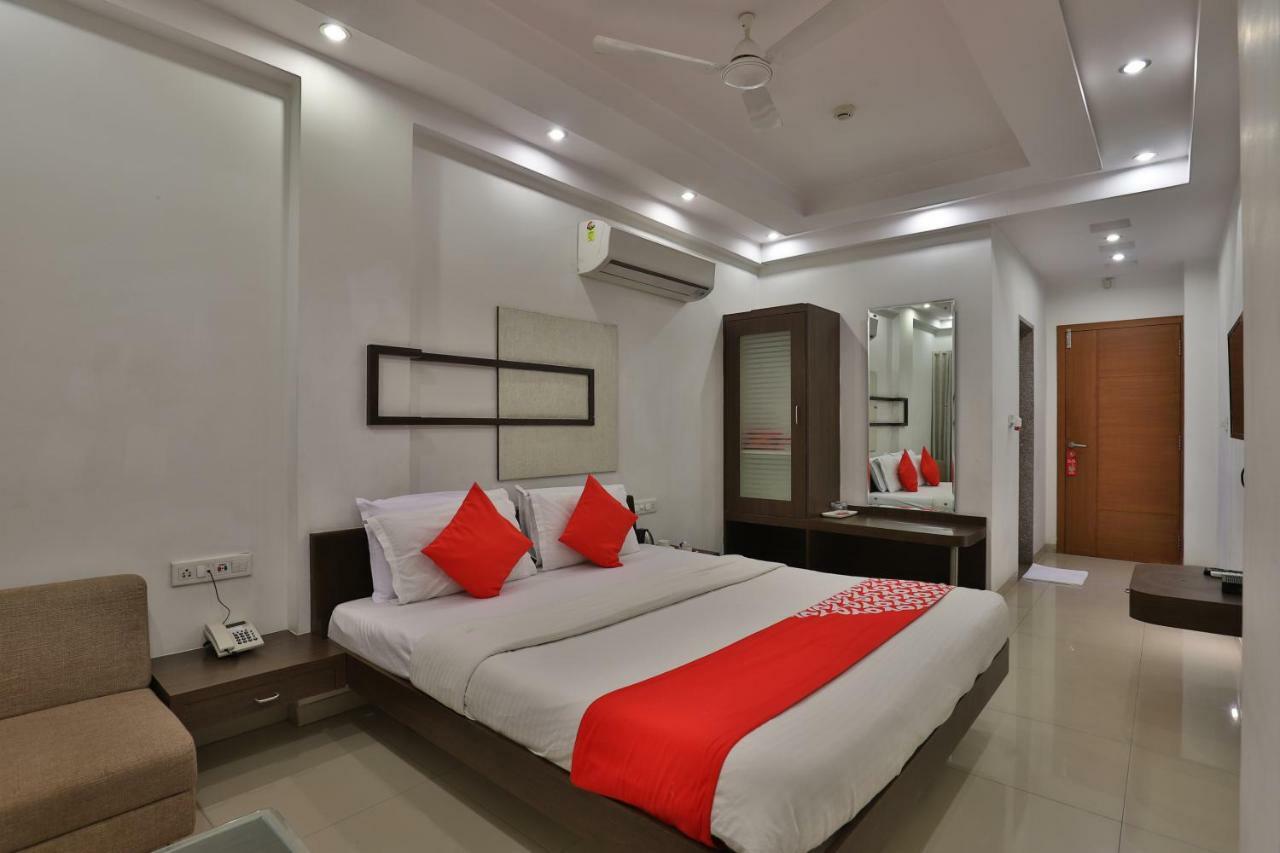 Oyo 14943 Shubh Suvidha Hotel Somnāth Buitenkant foto