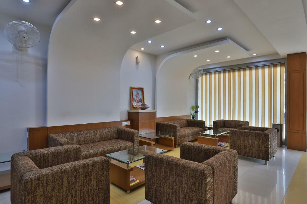 Oyo 14943 Shubh Suvidha Hotel Somnāth Buitenkant foto