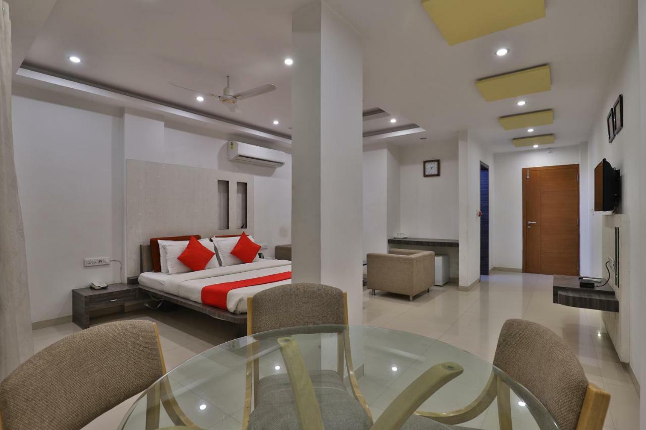 Oyo 14943 Shubh Suvidha Hotel Somnāth Buitenkant foto