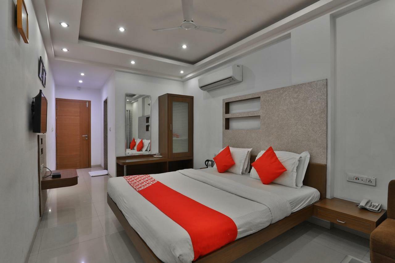 Oyo 14943 Shubh Suvidha Hotel Somnāth Buitenkant foto