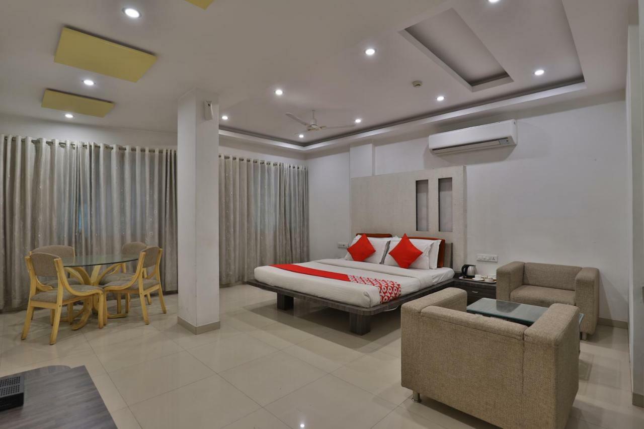 Oyo 14943 Shubh Suvidha Hotel Somnāth Buitenkant foto