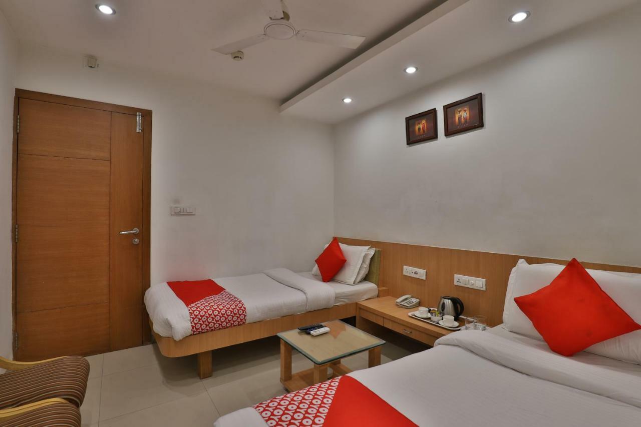 Oyo 14943 Shubh Suvidha Hotel Somnāth Buitenkant foto
